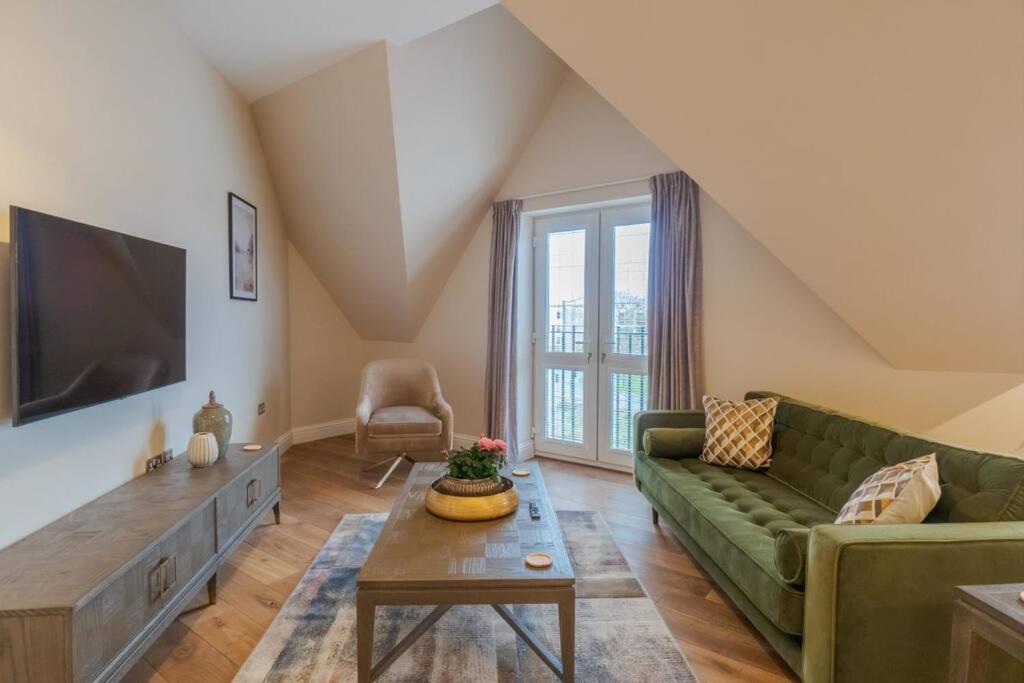 شقة Luxury Penthouse - Castle Views - 2 Bed & Parking ويندسور المظهر الخارجي الصورة