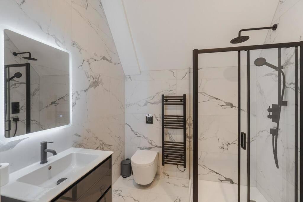شقة Luxury Penthouse - Castle Views - 2 Bed & Parking ويندسور المظهر الخارجي الصورة