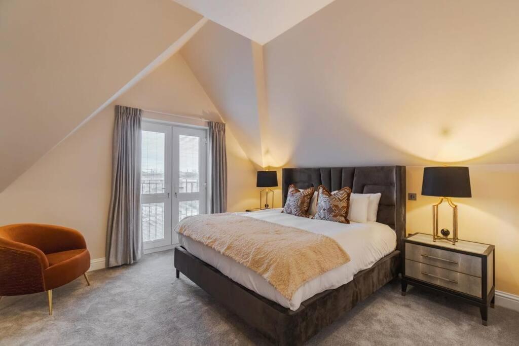 شقة Luxury Penthouse - Castle Views - 2 Bed & Parking ويندسور المظهر الخارجي الصورة